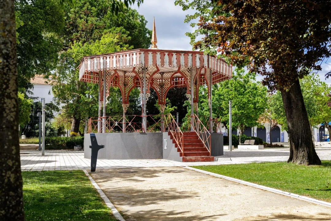 Prédio para Venda em Romeira e Várzea Foto 9