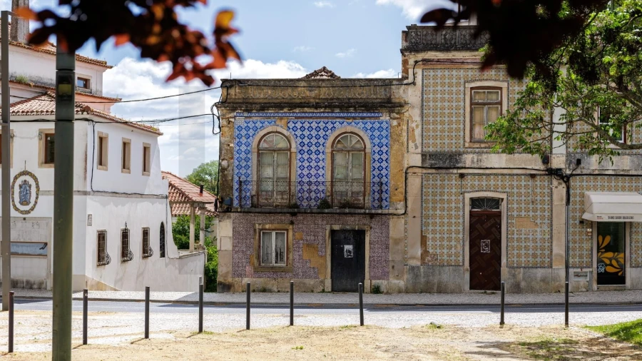 Prédio para Venda em Romeira e Várzea
