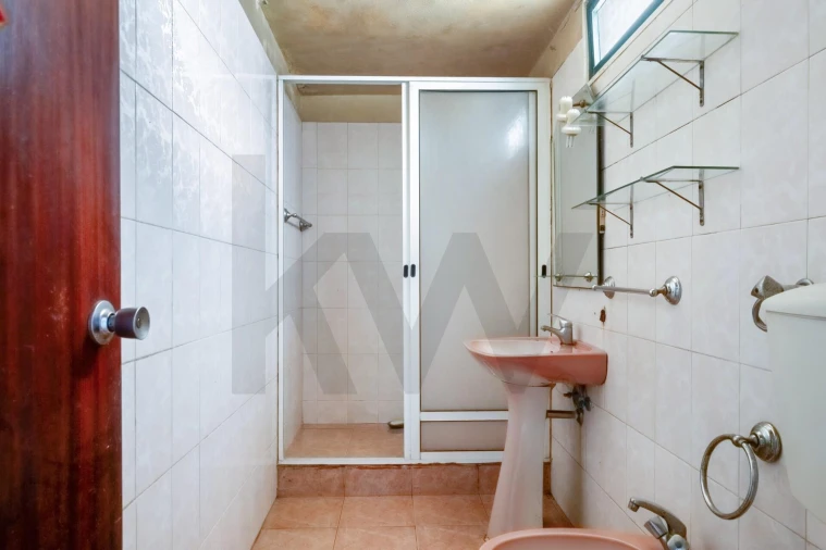 Moradia T3 para Venda em São Martinho Foto 17