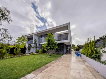 Moradia T4 para Venda em Agualva e Mira-Sintra