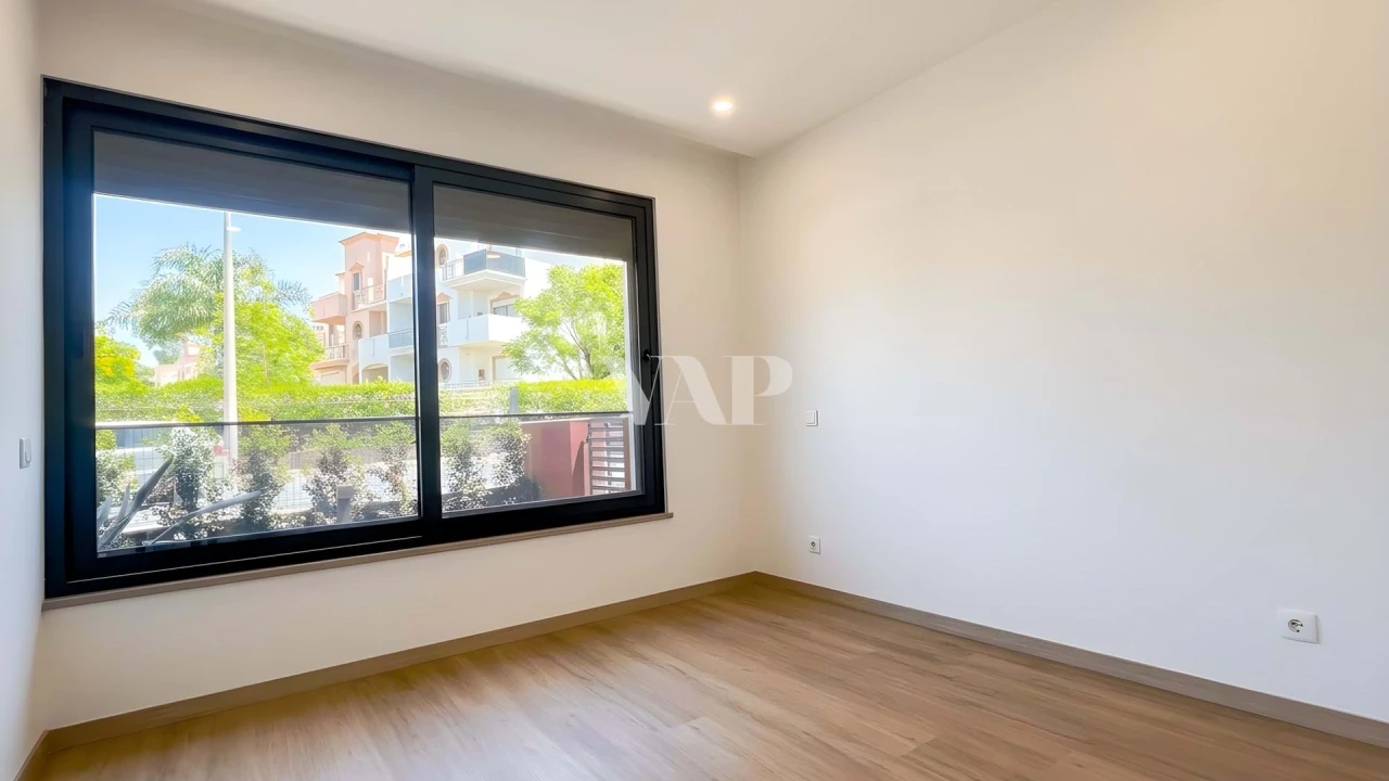 Apartamento T1 para Venda em Quarteira Foto 9