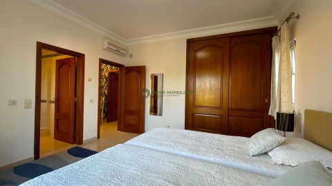 Moradia T4 para Venda em Quarteira
