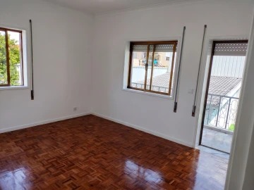 Moradia T4 para Venda em Baguim do Monte (Rio Tinto)