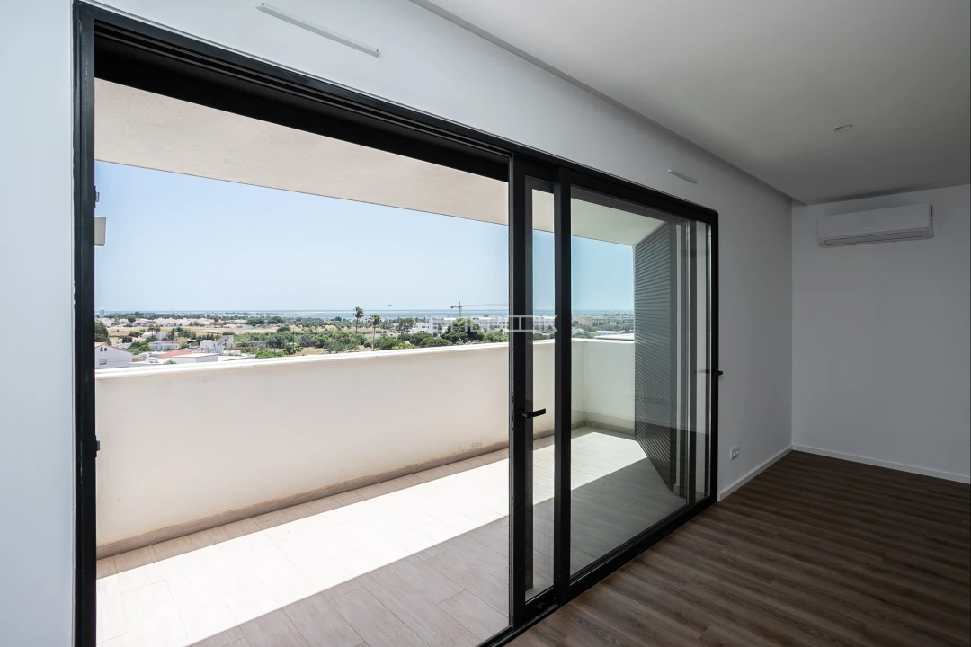 Apartamento T2 para Venda em Quelfes Foto 13