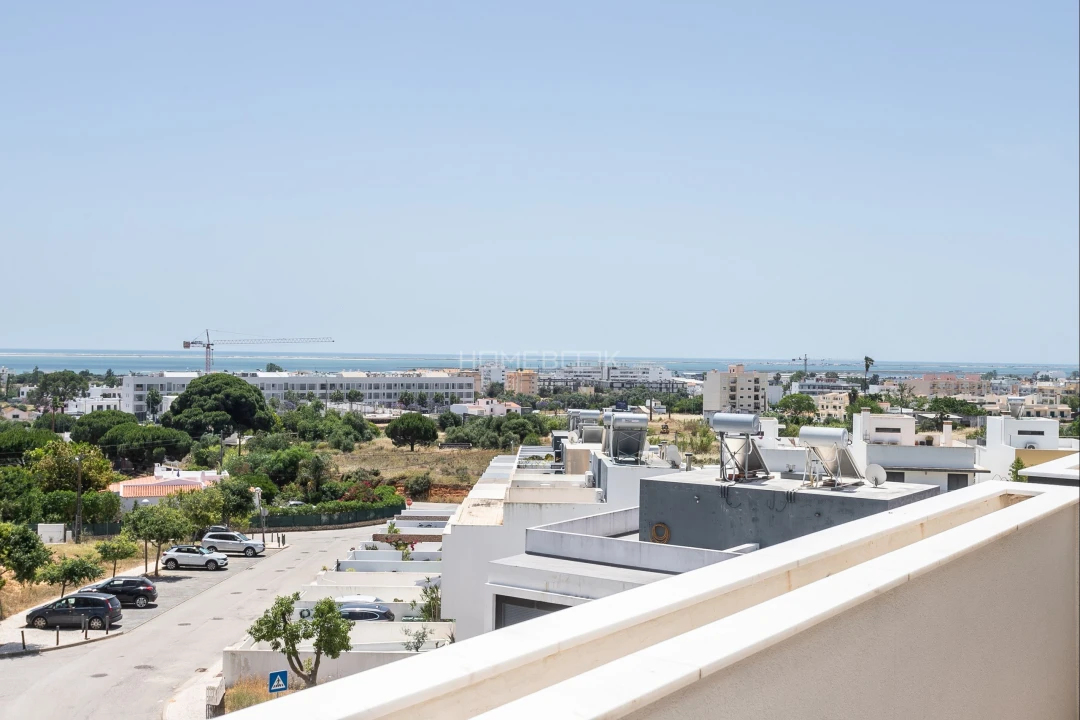 Apartamento T2 para Venda em Quelfes Foto 16