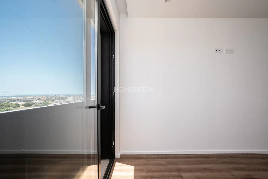Apartamento T2 para Venda em Quelfes Foto 21