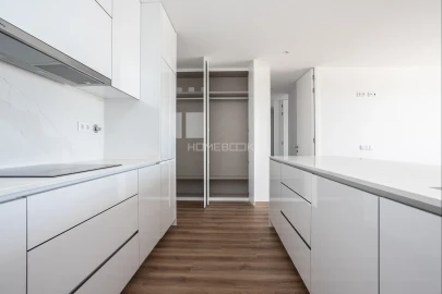 Apartamento T2 para Venda em Quelfes
