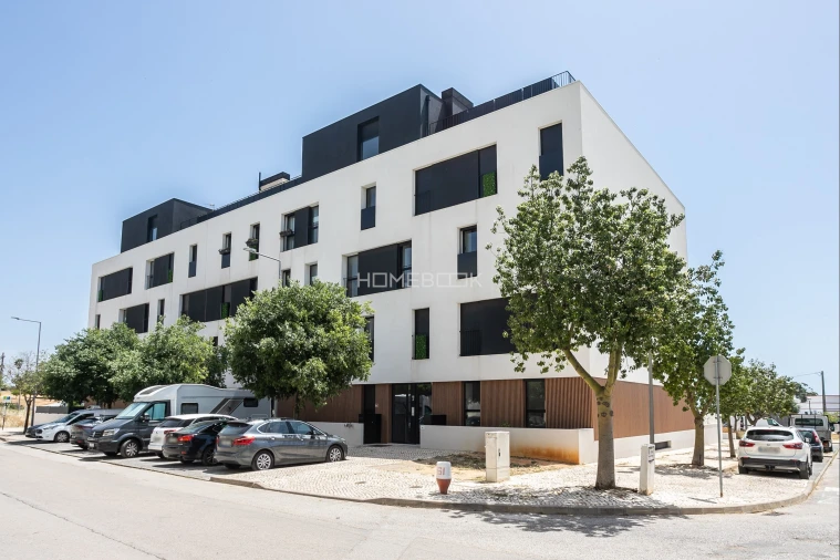 Apartamento T2 para Venda em Quelfes Foto 2
