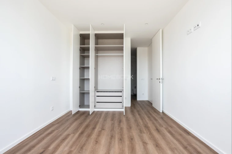 Apartamento T2 para Venda em Quelfes Foto 24