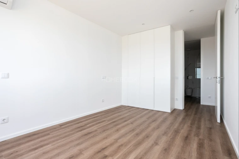 Apartamento T2 para Venda em Quelfes Foto 23