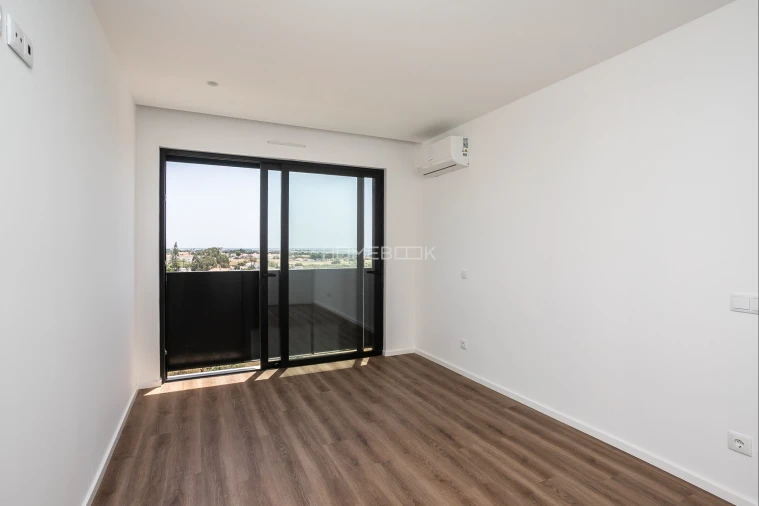 Apartamento T2 para Venda em Quelfes Foto 27