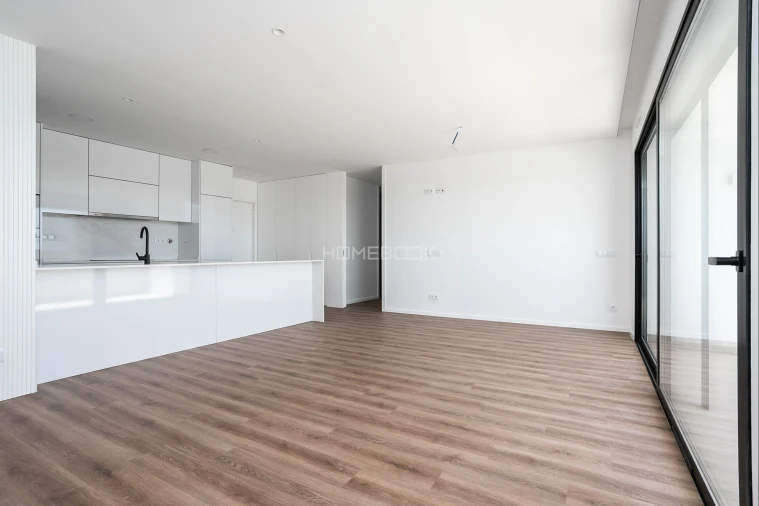 Apartamento T2 para Venda em Quelfes Foto 9
