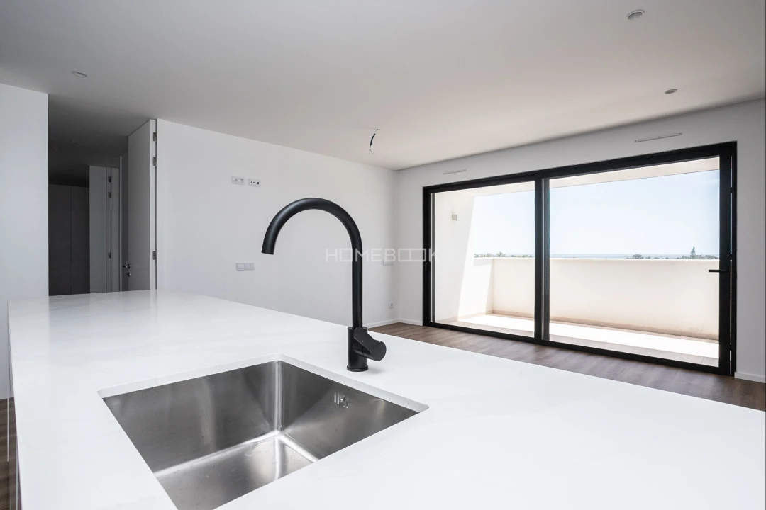 Apartamento T2 para Venda em Quelfes Foto 34