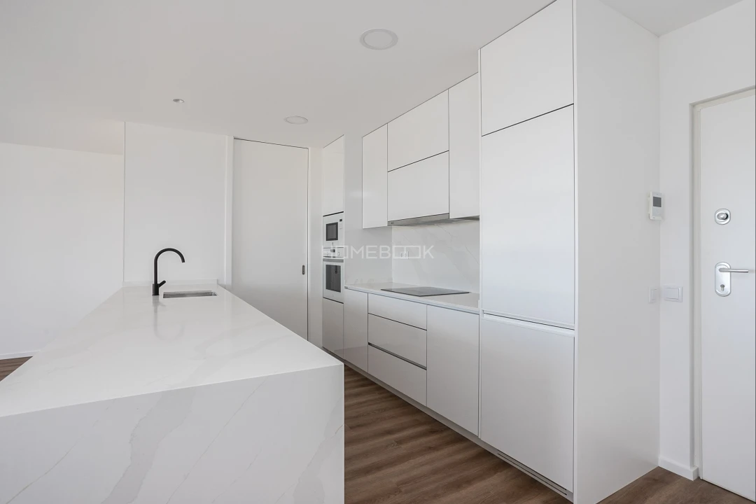 Apartamento T2 para Venda em Quelfes Foto 10