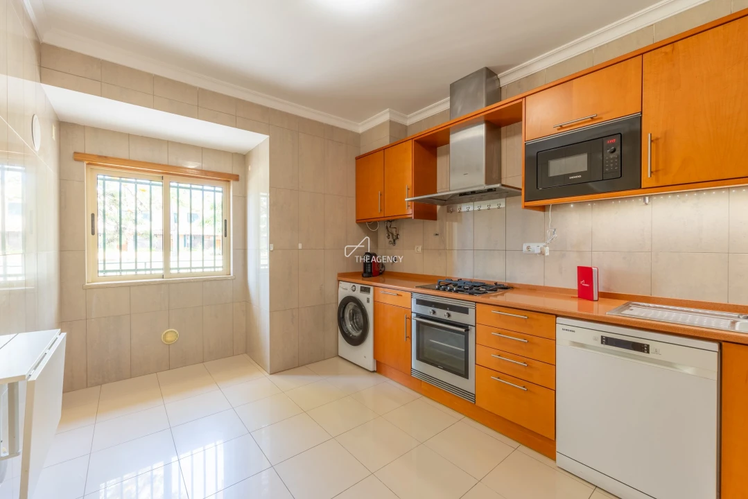 Apartamento T2 para Arrendamento em Quarteira Foto 8