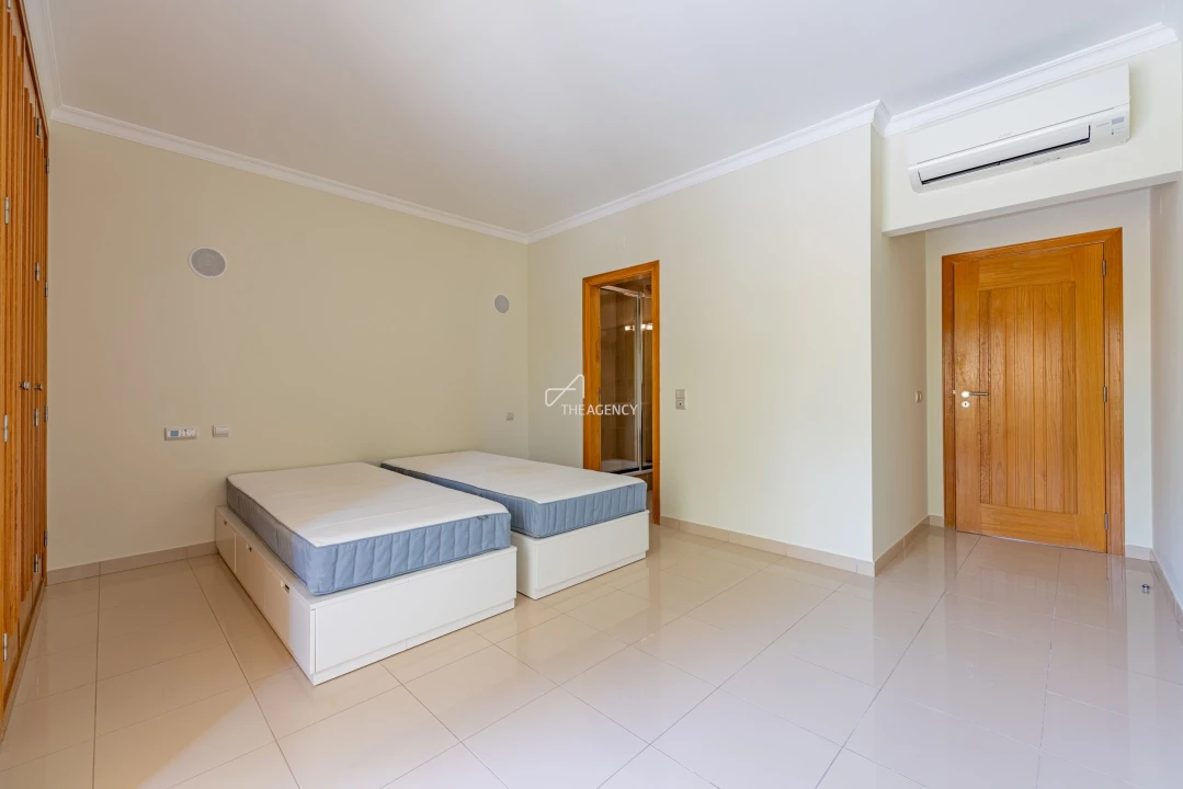Apartamento T2 para Arrendamento em Quarteira Foto 16