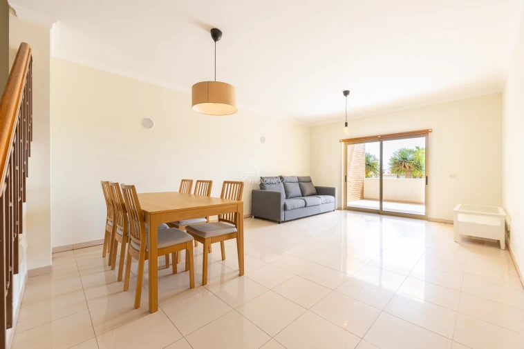 Apartamento T2 para Arrendamento em Quarteira Foto 4