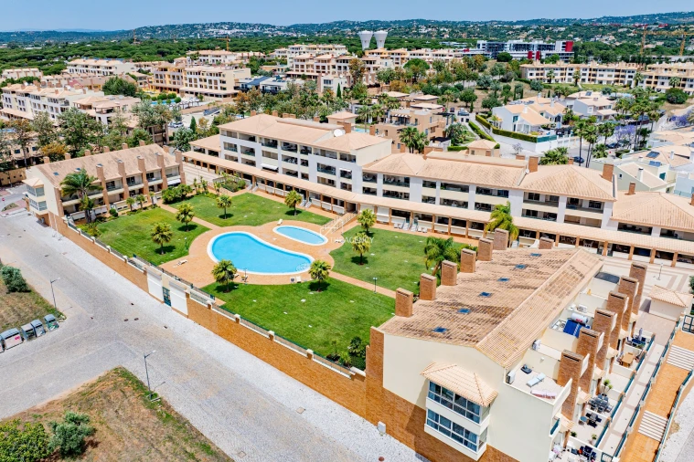 Apartamento T2 para Arrendamento em Quarteira Foto 36