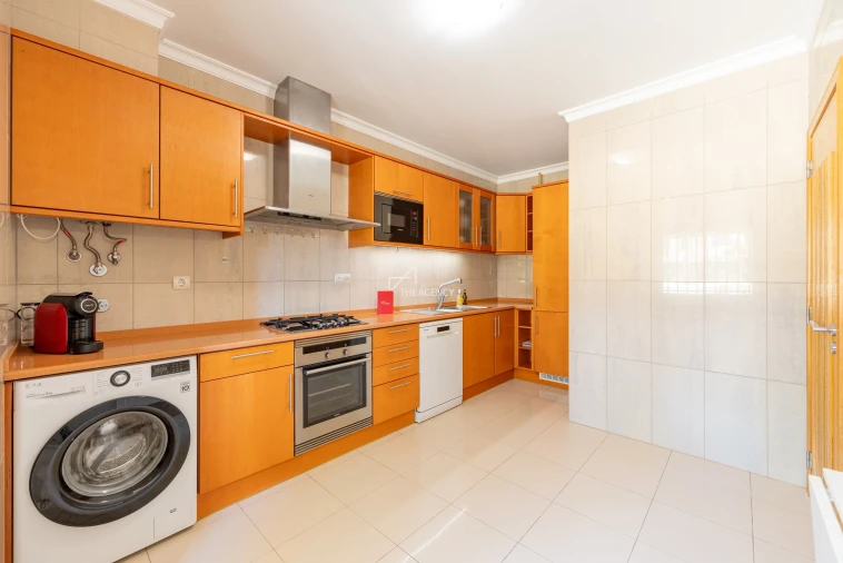 Apartamento T2 para Arrendamento em Quarteira Foto 7