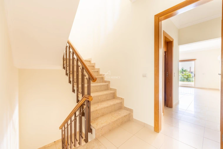 Apartamento T2 para Arrendamento em Quarteira Foto 26