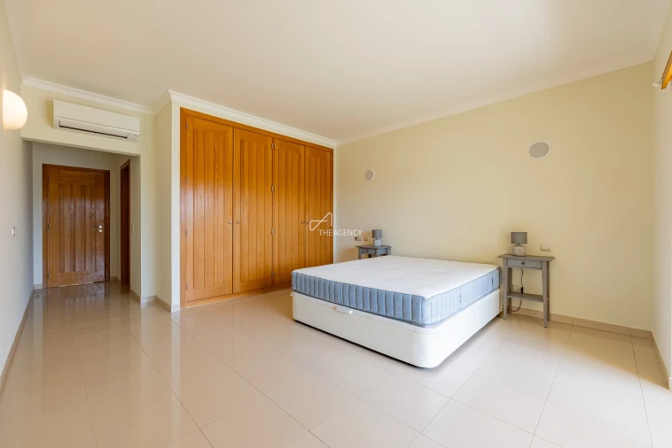 Apartamento T2 para Arrendamento em Quarteira Foto 10