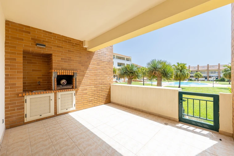 Apartamento T2 para Arrendamento em Quarteira Foto 6