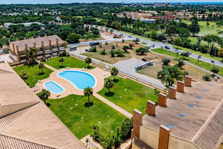 Apartamento T2 para Arrendamento em Quarteira Foto 40