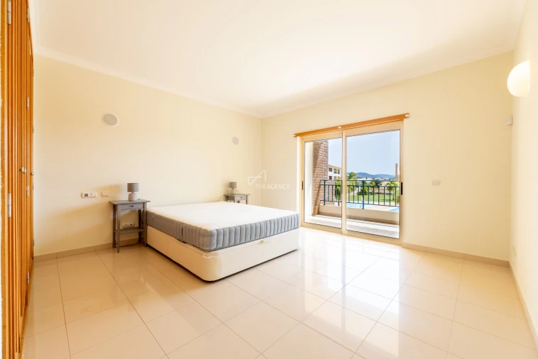 Apartamento T2 para Arrendamento em Quarteira Foto 9