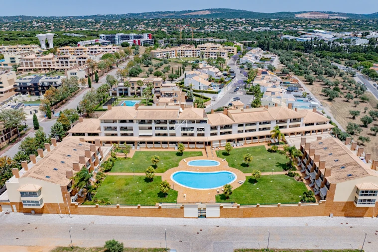 Apartamento T2 para Arrendamento em Quarteira Foto 2