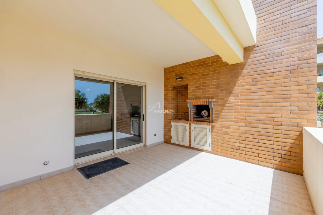 Apartamento T2 para Arrendamento em Quarteira Foto 5
