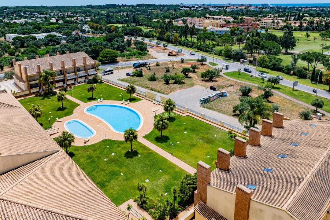 Apartamento T2 para Arrendamento em Quarteira Foto 40