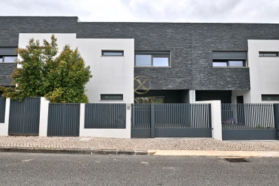 Moradia T3 para Venda em Carcavelos e Parede