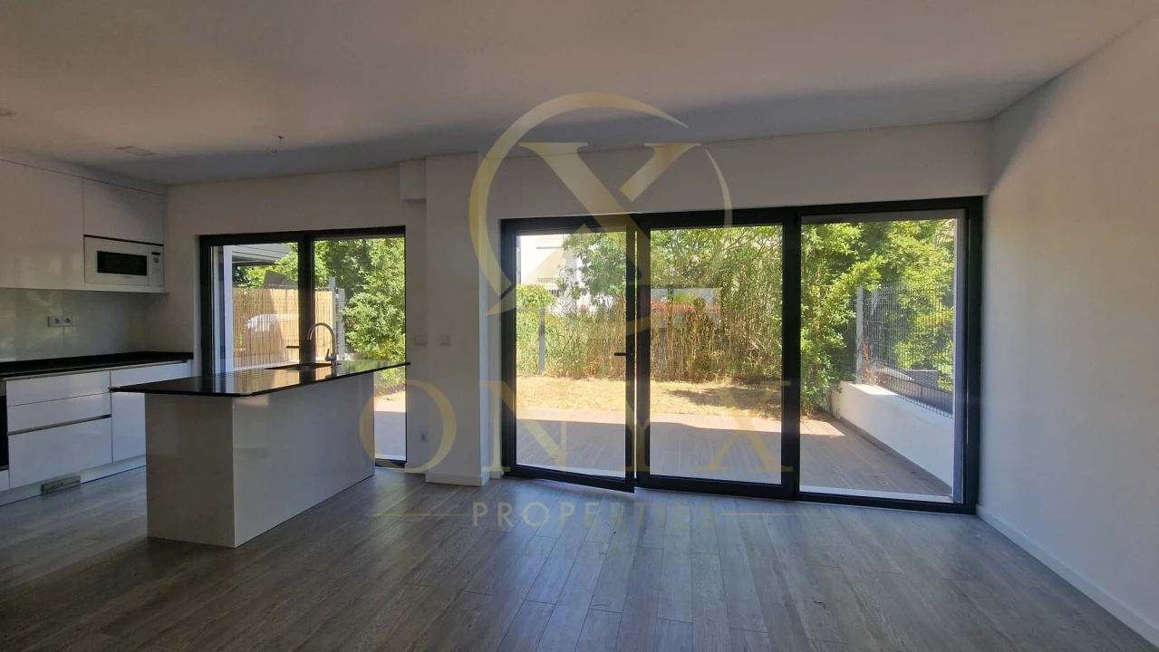 Moradia T3 para Venda em Carcavelos e Parede Foto 1