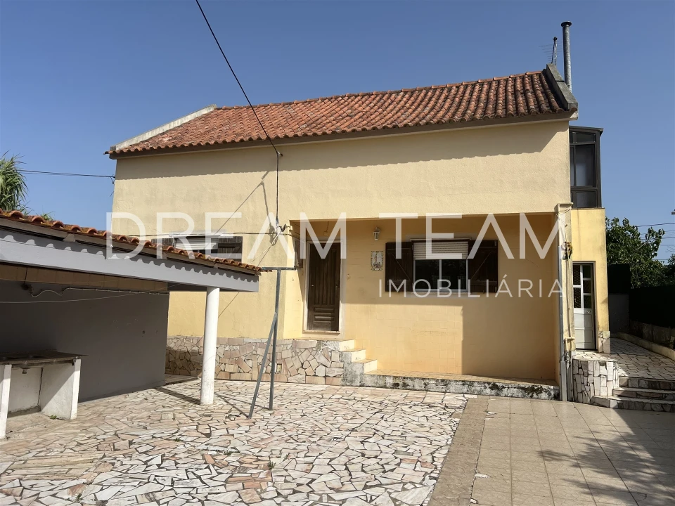 Moradia T4 para Venda em Charneca de Caparica e Sobreda Foto 1