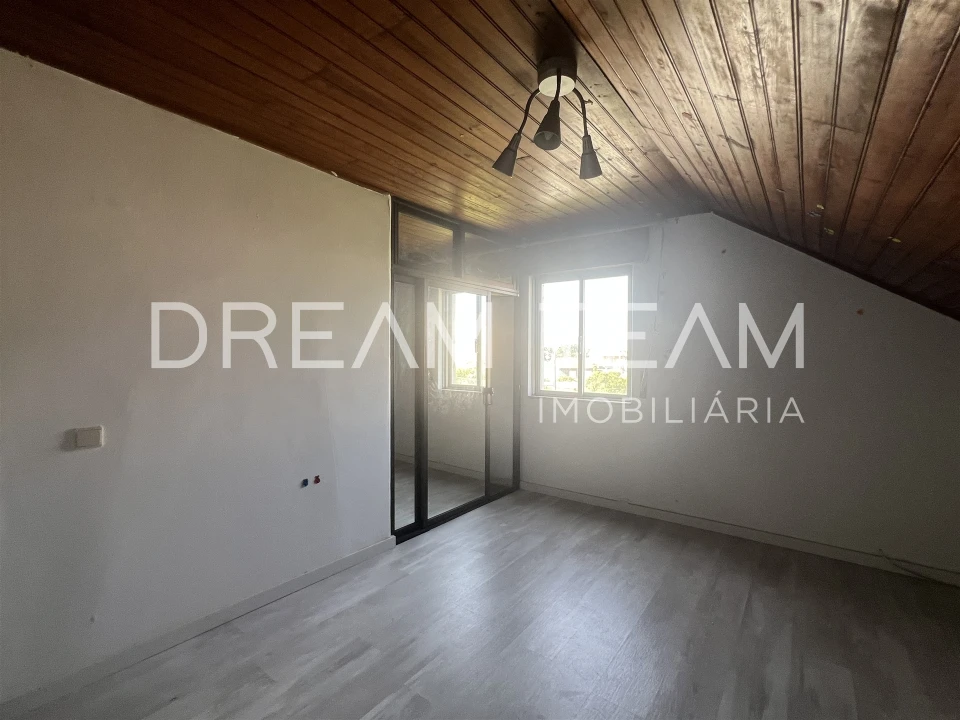 Moradia T4 para Venda em Charneca de Caparica e Sobreda Foto 28