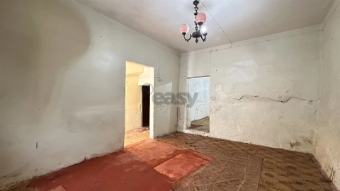 Moradia T2 para Venda em Borba (São Bartolomeu)