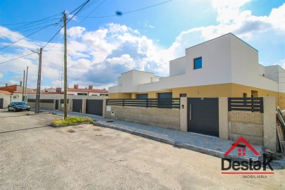 Moradia T4 para Venda em Campo