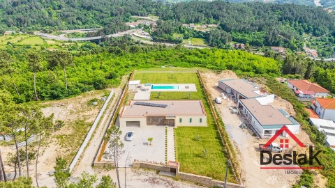 Moradia T3 para Venda em Castro Daire