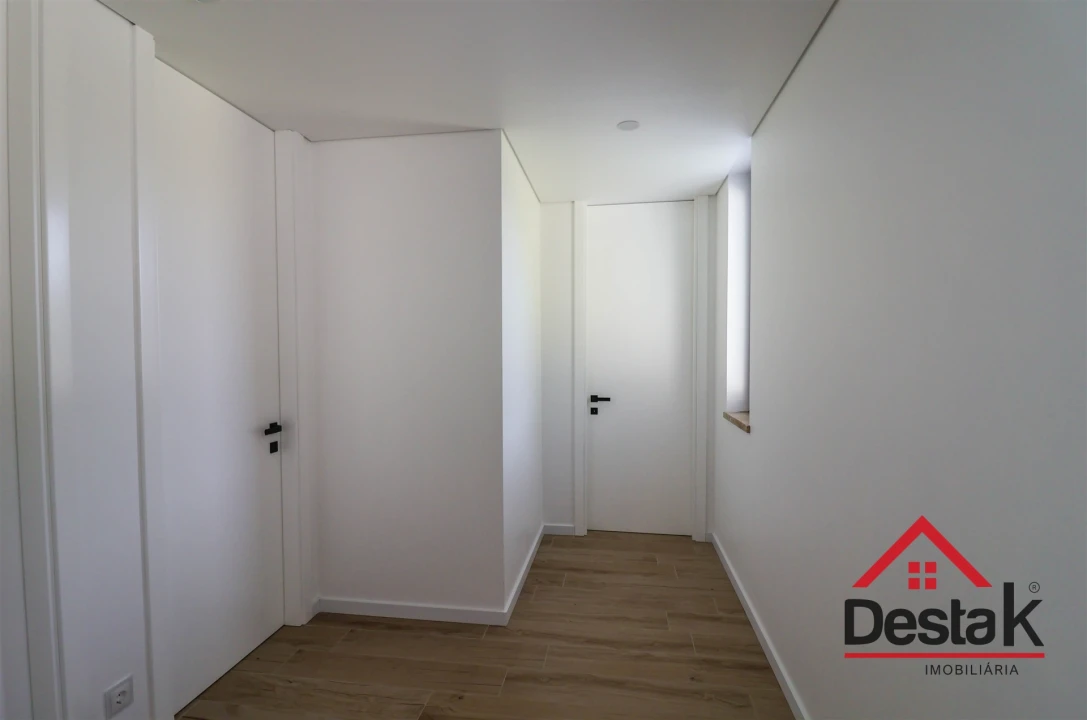 Moradia T3 para Venda em Castro Daire Foto 18