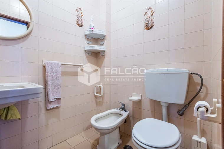 Moradia T5 para Venda em Assunção, Ajuda, Salvador e Santo Ildefonso Foto 54