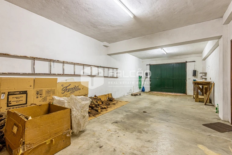Moradia T5 para Venda em Assunção, Ajuda, Salvador e Santo Ildefonso Foto 17