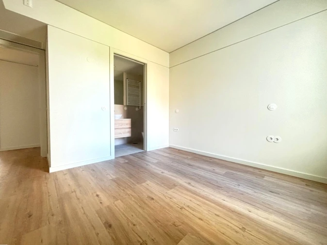Apartamento T2 para Arrendamento em Ramalde Foto 12