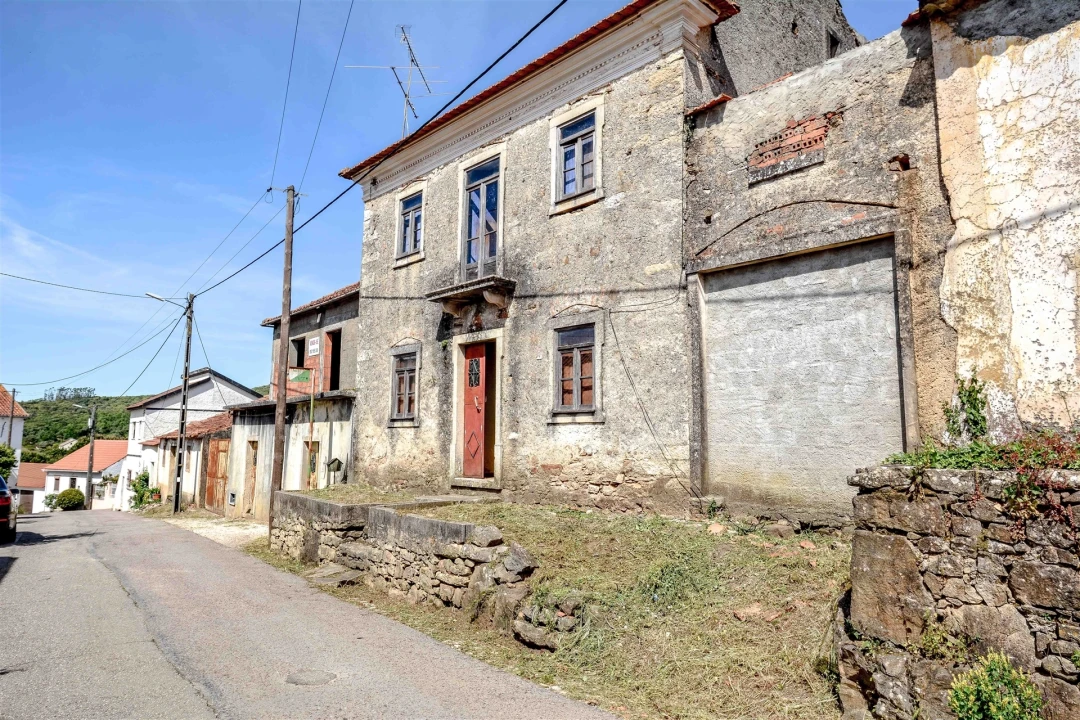Moradia T3 para Venda em Chãos Foto 1