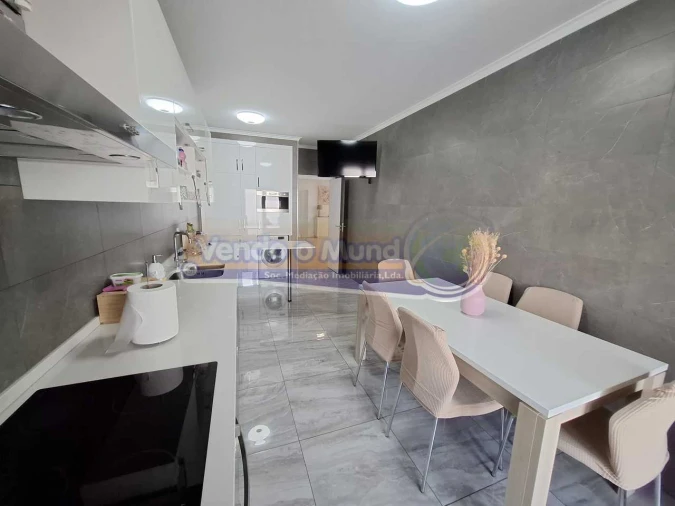 Apartamento T3 para Venda em Benavente Foto 2