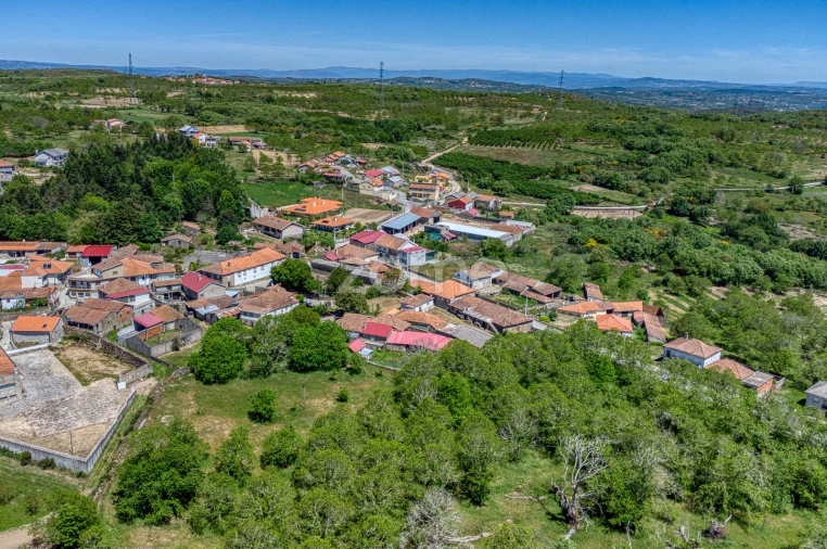 Moradia T3 para Venda em Serapicos Foto 16