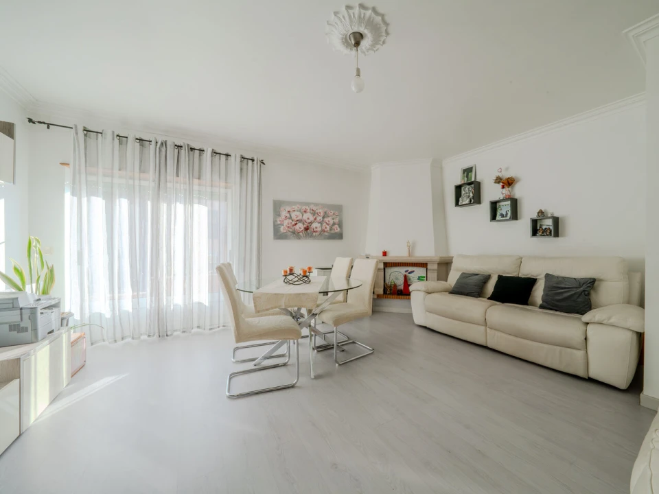 Apartamento T2 para Venda em Leiria, Pousos, Barreira e Cortes Foto 3