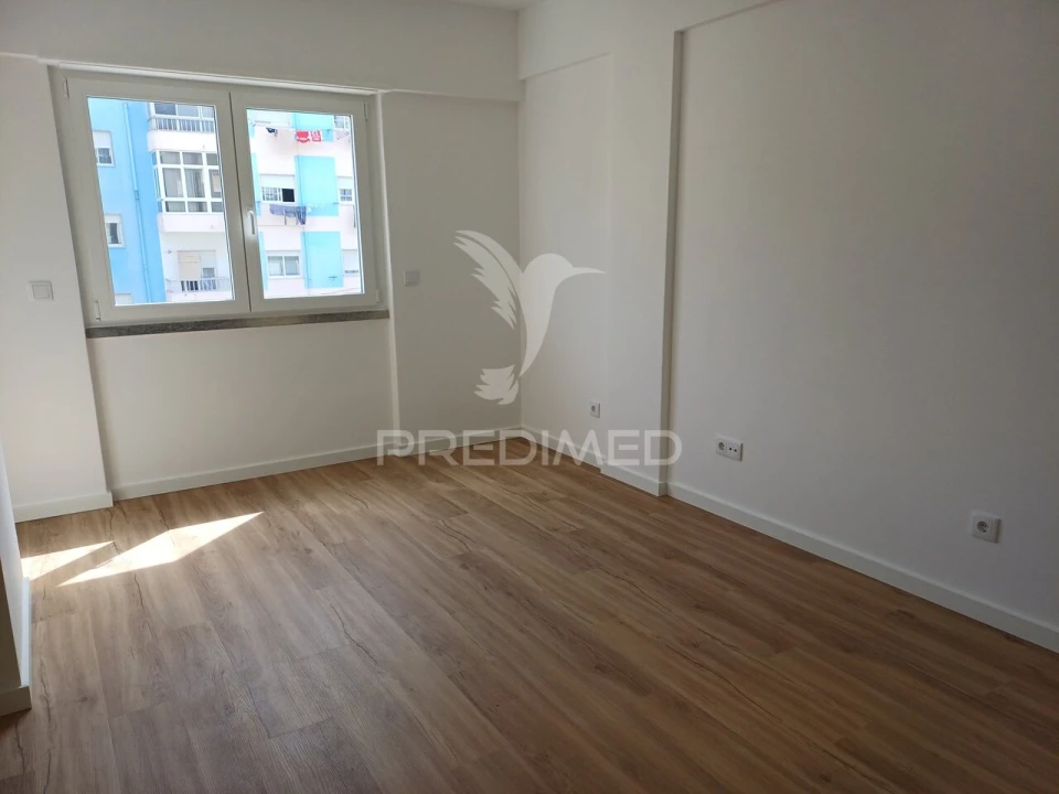 Apartamento T1 para Venda em Seixal, Arrentela e Aldeia de Paio Pires Foto 3