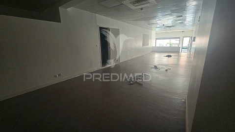 Loja para Arrendamento em Portimão