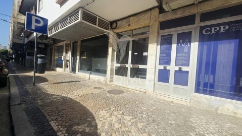 Loja para Arrendamento em Portimão