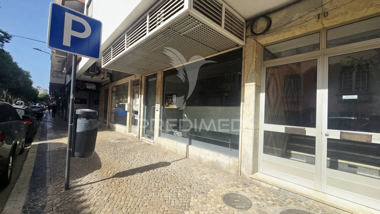Loja para Arrendamento em Portimão Foto 34
